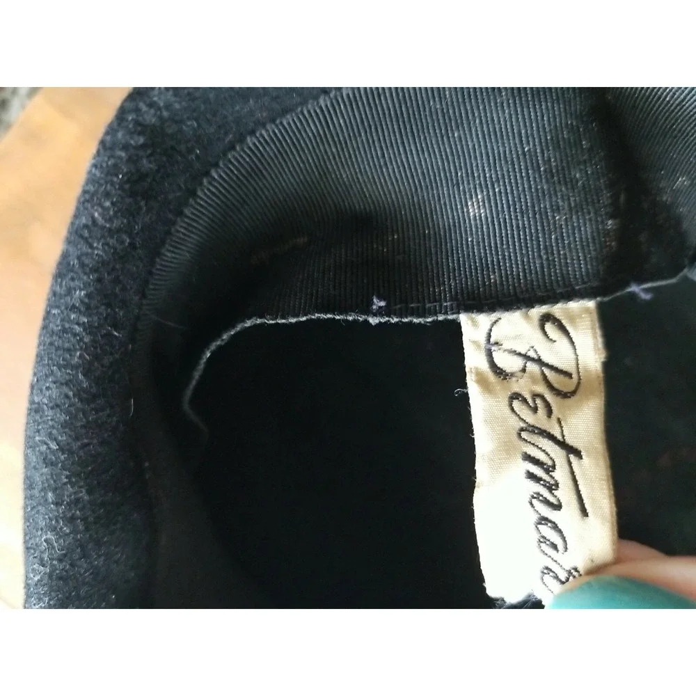 Vintage BETMAR New York Women's Black Beret French Hat Wool‎ Pin Embellishment